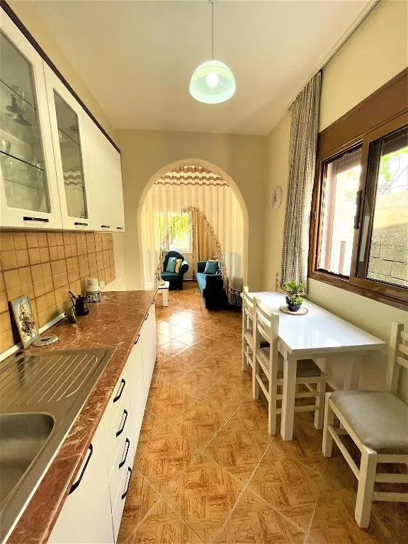 Villa Allegri Влёра